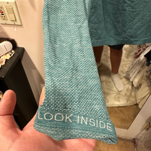 Lululemon Long Sleeve Tee Shirt - Picture 5 of 8